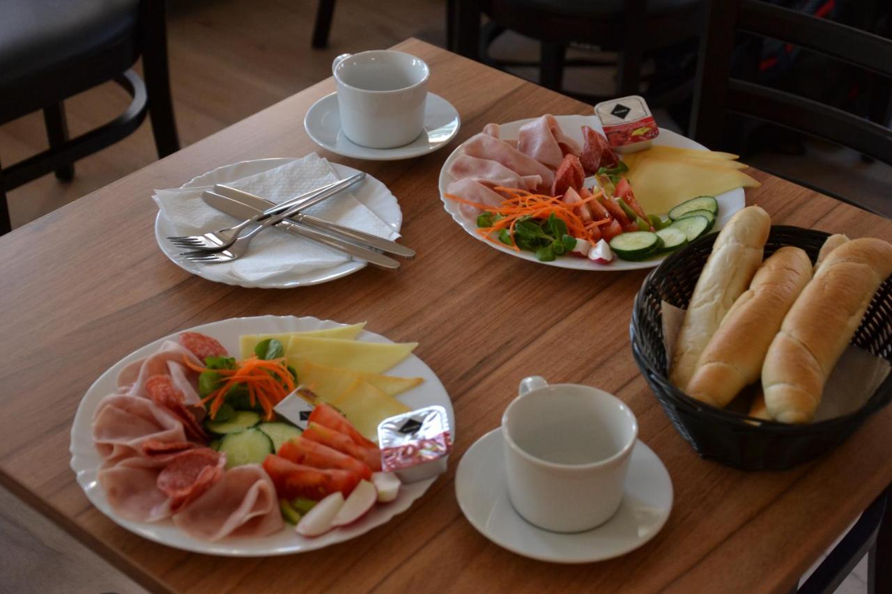 Hotel Decin Na Skrivance Ngoại thất bức ảnh