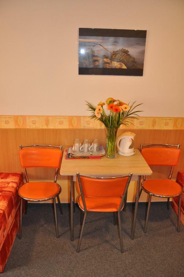 Hotel Decin Na Skrivance Ngoại thất bức ảnh